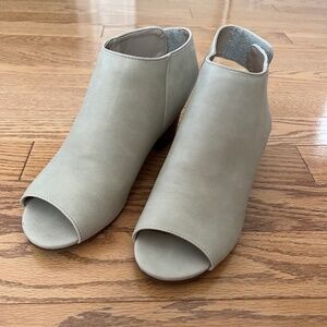 City classified Peep Toe Bootie